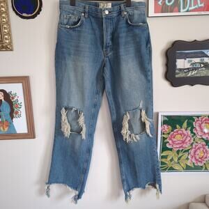 We the Free People Maggie Mid-Rise Straight Leg Crop Rip Jean Size 27 Short